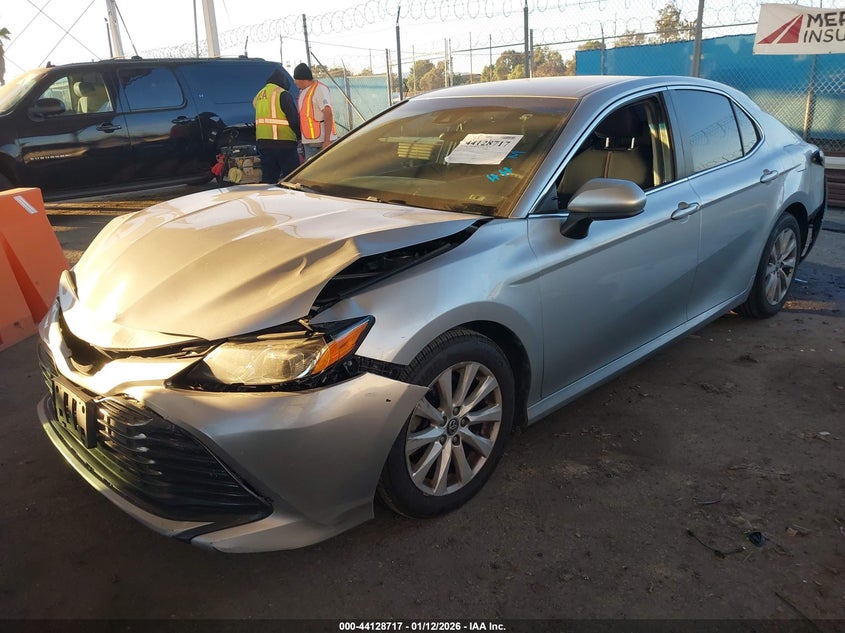 2018 Toyota Camry L/Le/Xle/Se/Xse 4T1B11HK3JU010819 photo #3