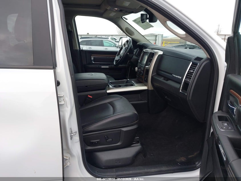 2017 Ram 1500 Laramie 4X4 5'7 Box