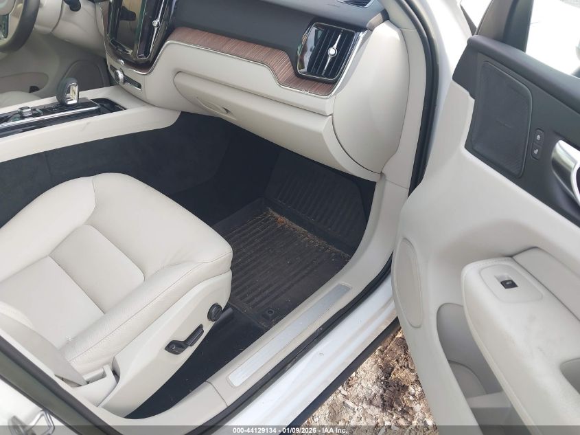 2022 Volvo Xc60 B5 Momentum