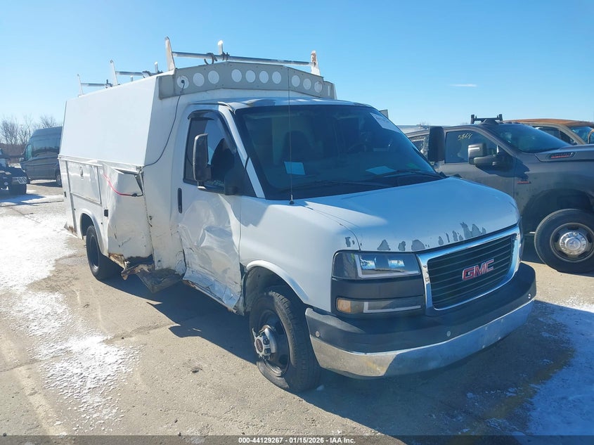 GMC SAVANA CUTAWAY 2005. Lot# 44129267. VIN 1GDJG31U451113028. Photo 1