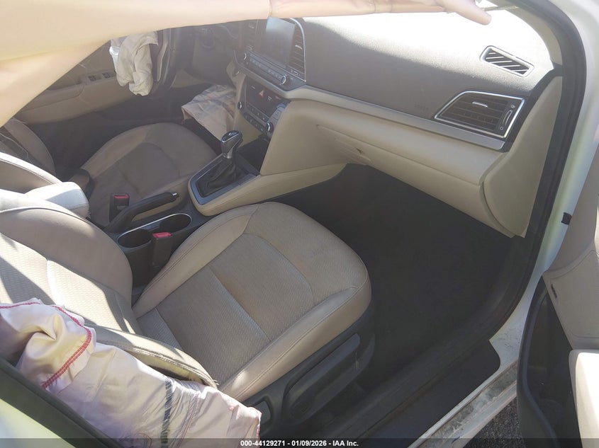 VIN 5NPD84LF3HH073704 2017 HYUNDAI ELANTRA LIMITED