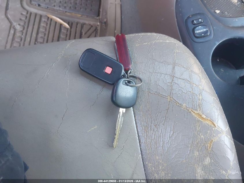 2002 Toyota Sequoia Sr5 V8 VIN: 5TDZT34A92S079686 Lot: 44129658