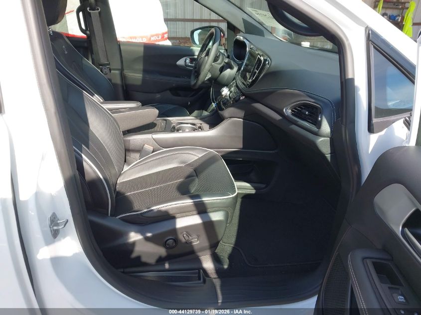 2026 Chrysler Pacifica - 2C4RC1GG8TR161942