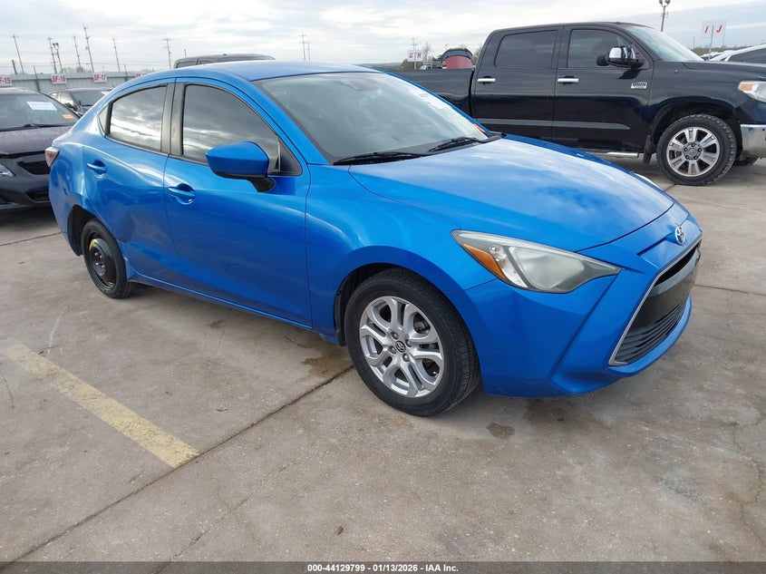 3MYDLBYV8JY320387 2018 Toyota Yaris Ia auction photo 1