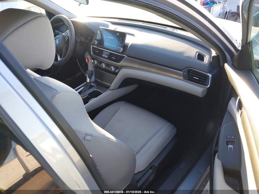 VIN 1HGCV1F12KA103696 2019 HONDA ACCORD LX