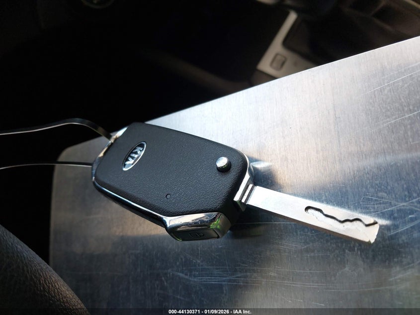 2021 Kia Forte Lxs VIN: 3KPF24AD3ME337921 Lot: 44130371