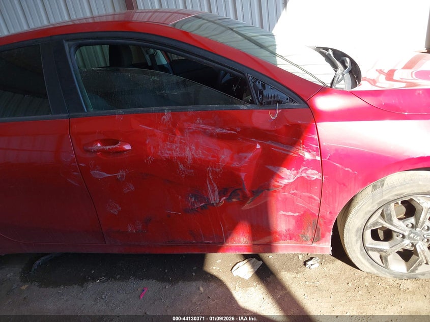 2021 Kia Forte Lxs VIN: 3KPF24AD3ME337921 Lot: 44130371