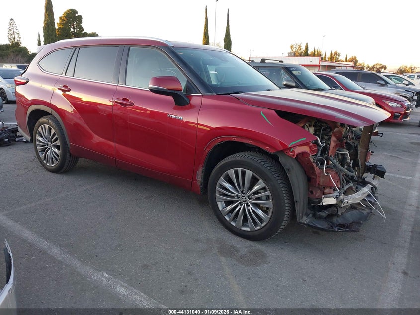 2021 Toyota Highlander Hybrid Platinum