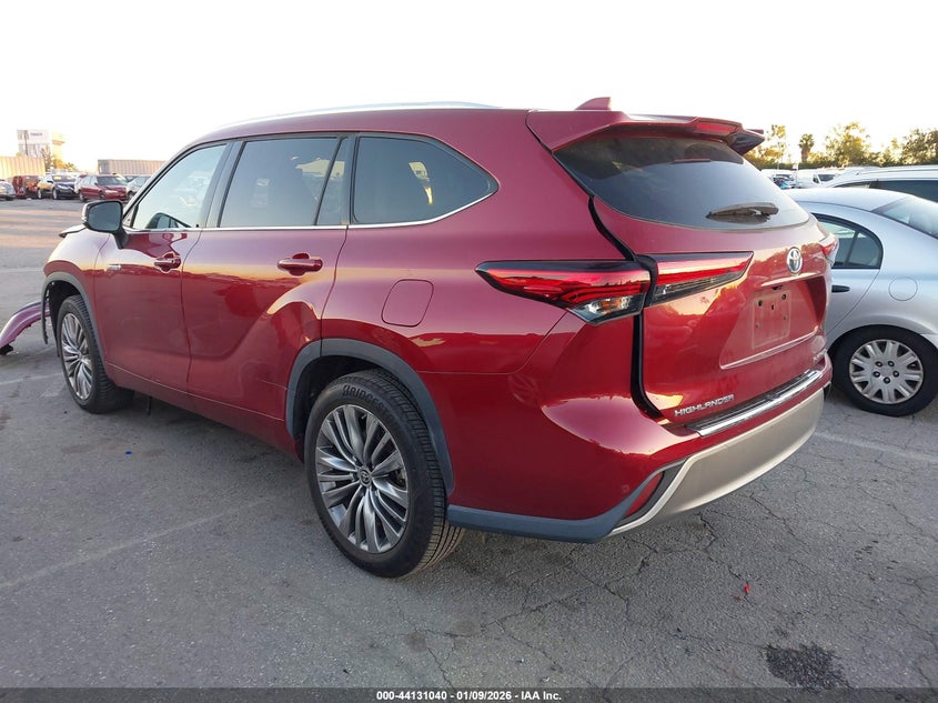 2021 Toyota Highlander Hybrid Platinum