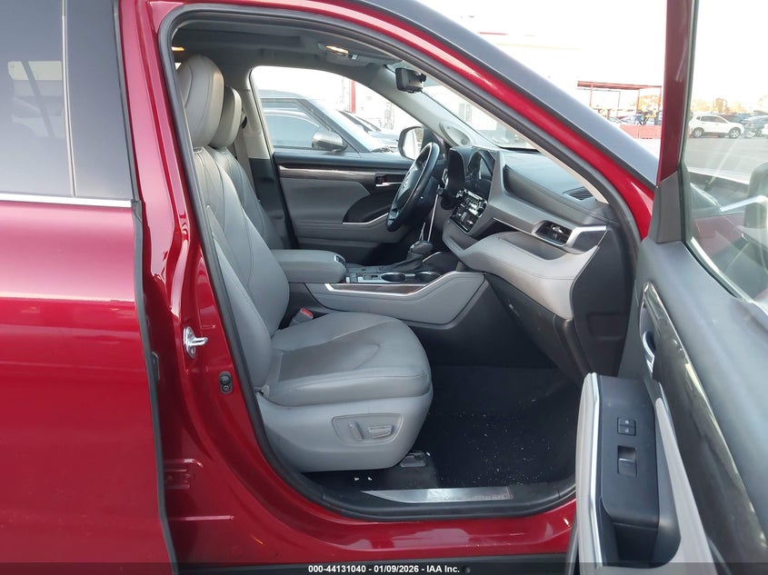 2021 Toyota Highlander Hybrid Platinum