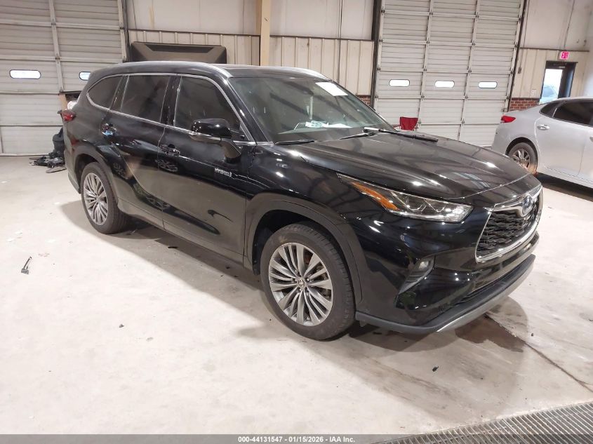 2021 Toyota Highlander Hybrid Platinum