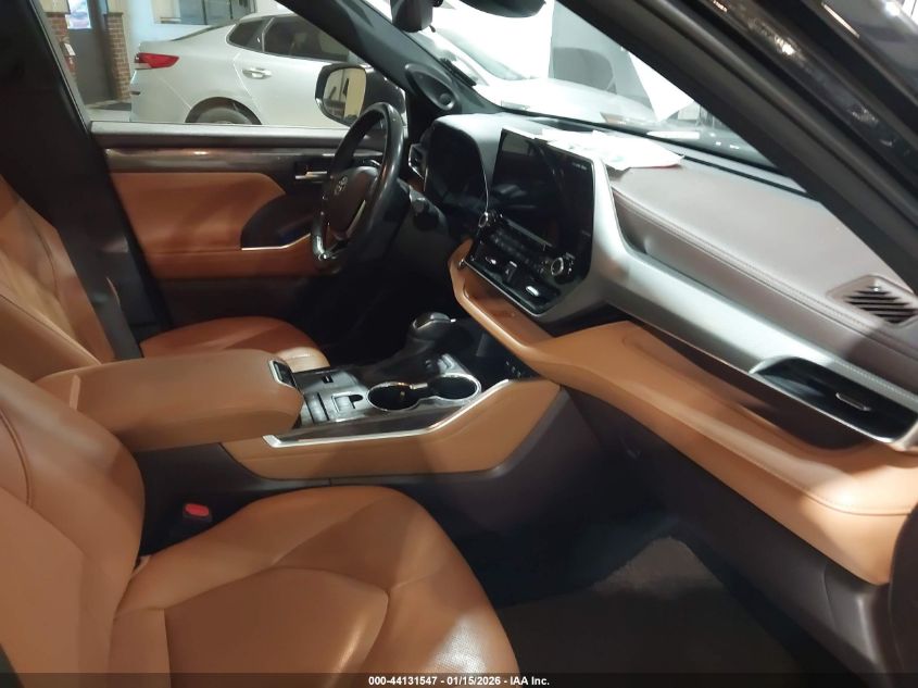 2021 Toyota Highlander Hybrid Platinum