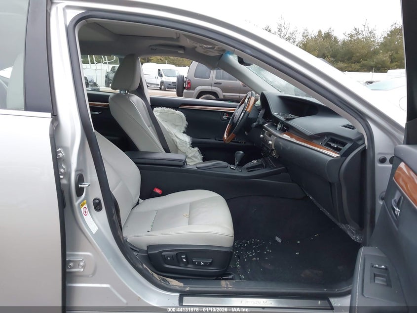 2013 LEXUS ES 300H auction photo 5