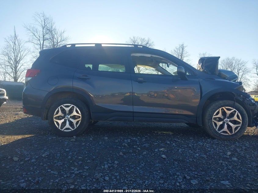 2023 Subaru Forester Premium VIN: JF2SKADC1PH523084 Lot: 44131989