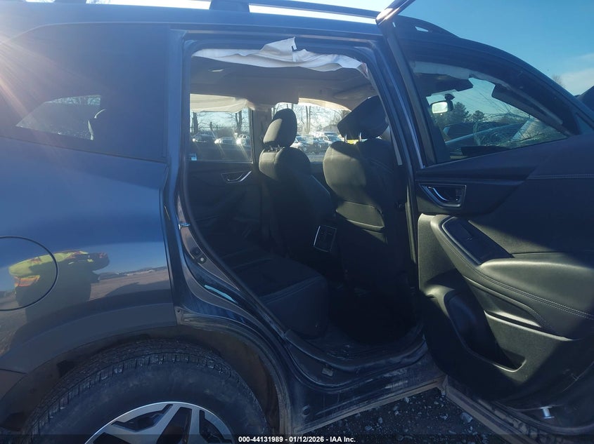 2023 Subaru Forester Premium VIN: JF2SKADC1PH523084 Lot: 44131989