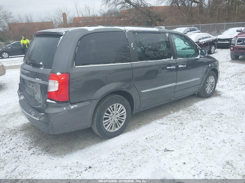 2016 Chrysler Town & Country Touring-L Anniversary Edition