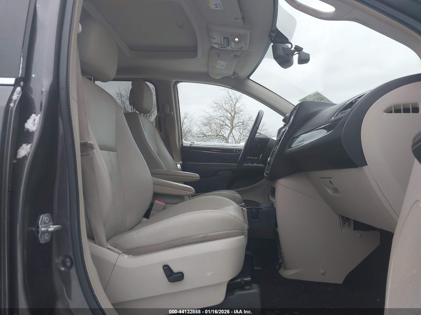 2016 Chrysler Town & Country Touring-L Anniversary Edition