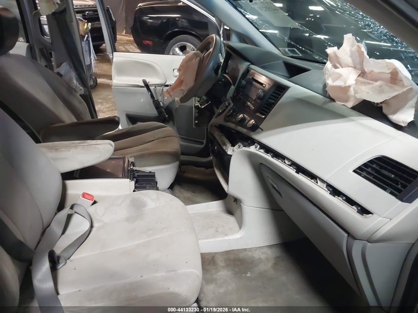 2013 Toyota Sienna L V6 7 Passenger