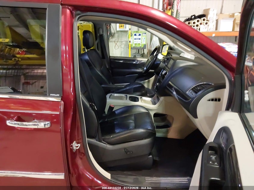 2012 Chrysler Town & Country Limited