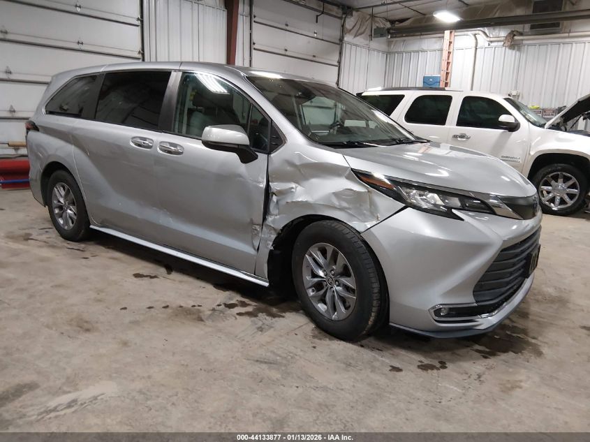 2022 Toyota Sienna Xle