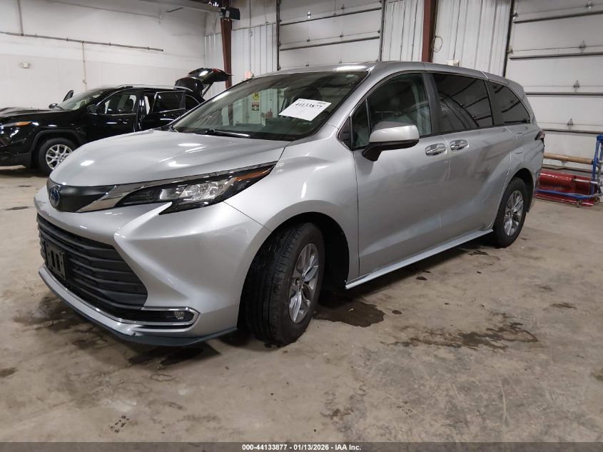 2022 Toyota Sienna Xle