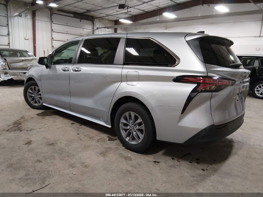 2022 Toyota Sienna Xle