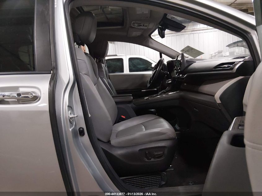 2022 Toyota Sienna Xle