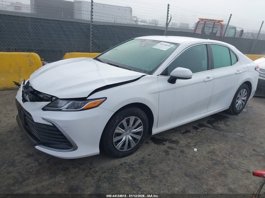 2024 Toyota Camry Hybrid Le