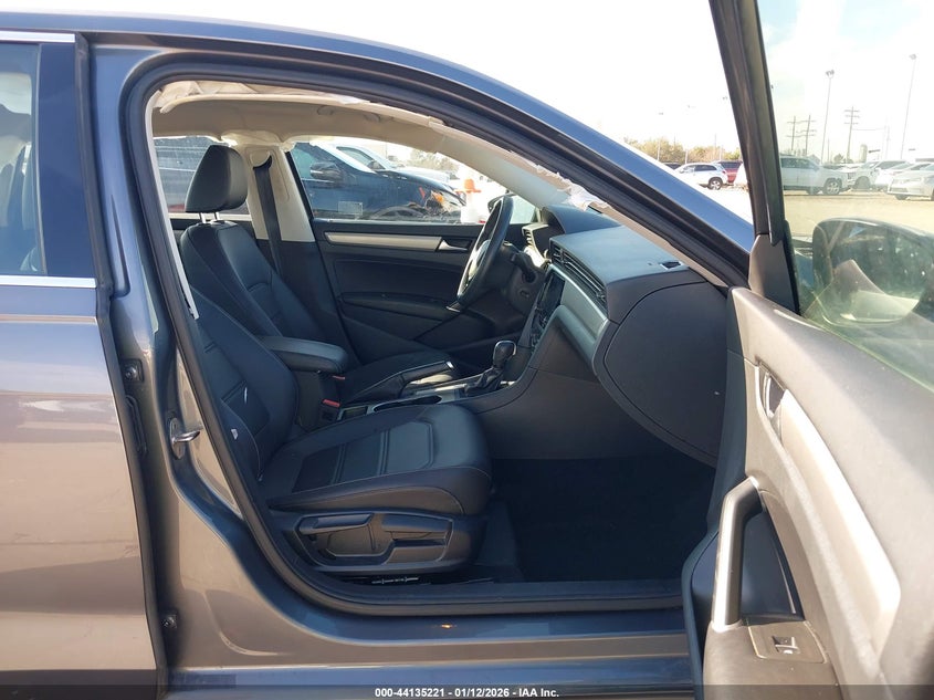 2022 Volkswagen Passat 2.0T Se