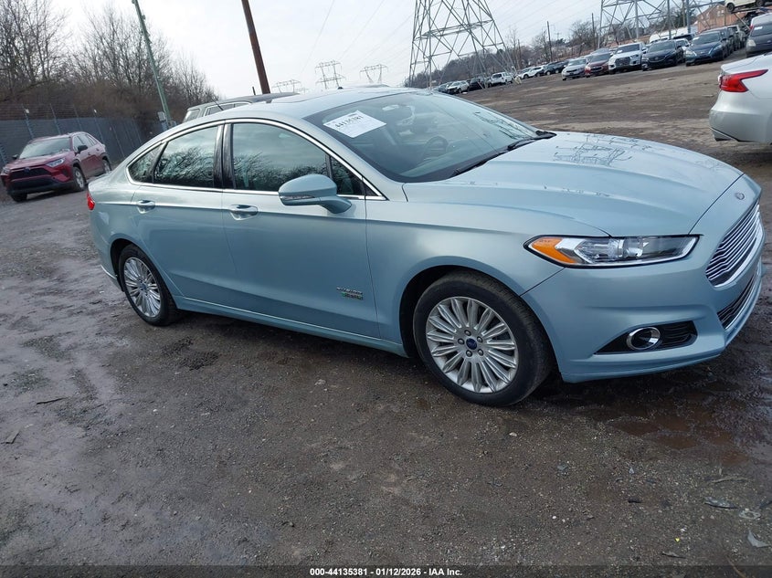FORD FUSION ENERGI 2013. Lot# 44135381. VIN 3FA6P0SUXDR232560. Photo 1