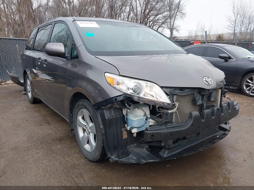 2015 Toyota Sienna Le 8 Passenger