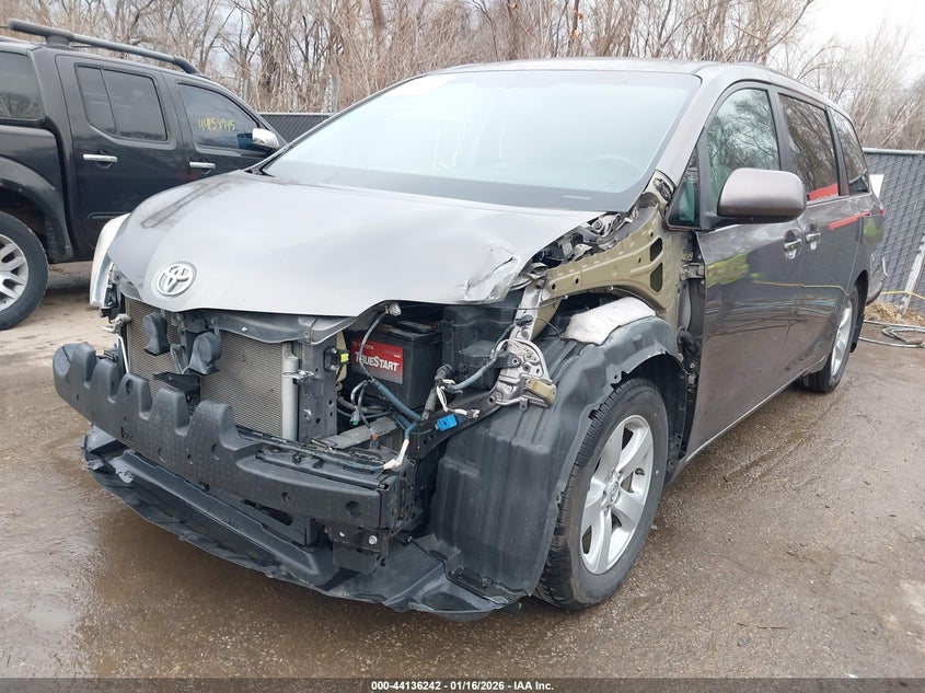 2015 Toyota Sienna Le 8 Passenger