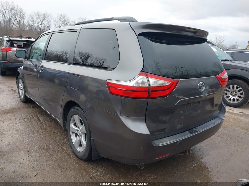 2015 Toyota Sienna Le 8 Passenger