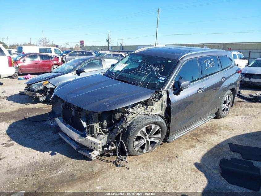 VIN 5TDGZRBH6LS042718 2020 TOYOTA HIGHLANDER XLE