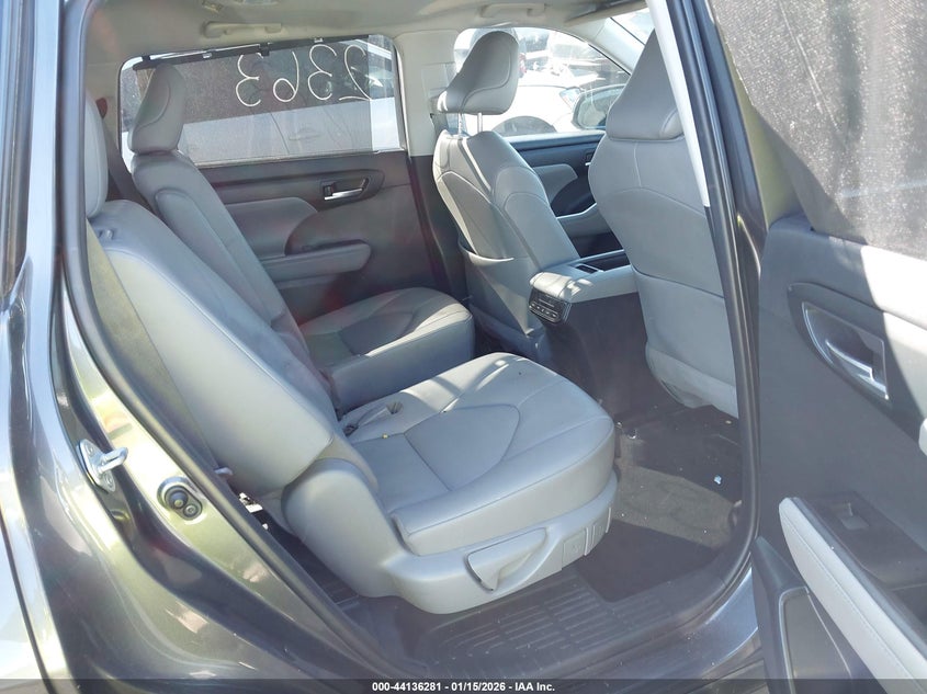 VIN 5TDGZRBH6LS042718 2020 TOYOTA HIGHLANDER XLE
