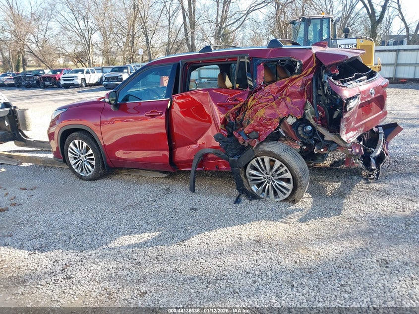 2025 Toyota Highlander Platinum