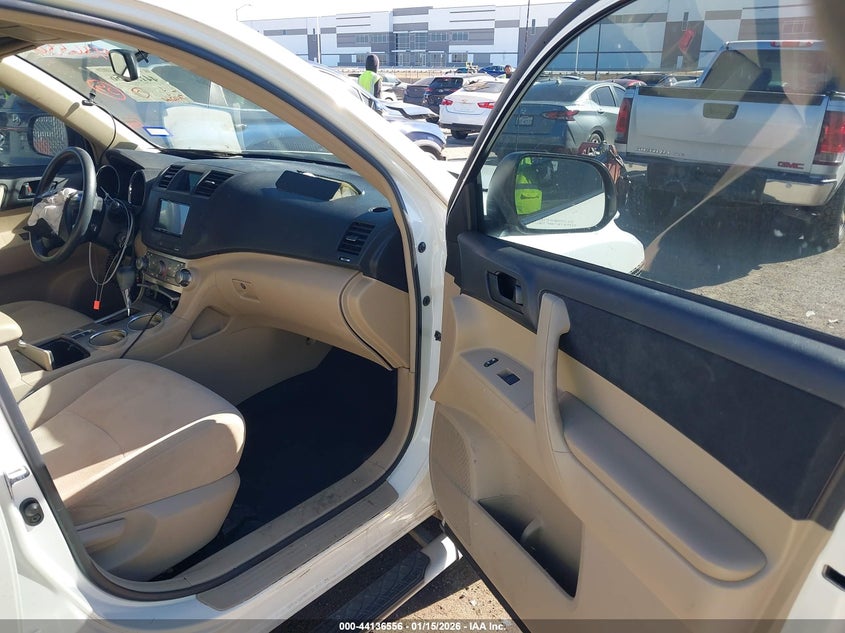 2012 Toyota Highlander 3.5 Base V6 white Lot 111044136556 Vin 5TDZK3EH3CS061748