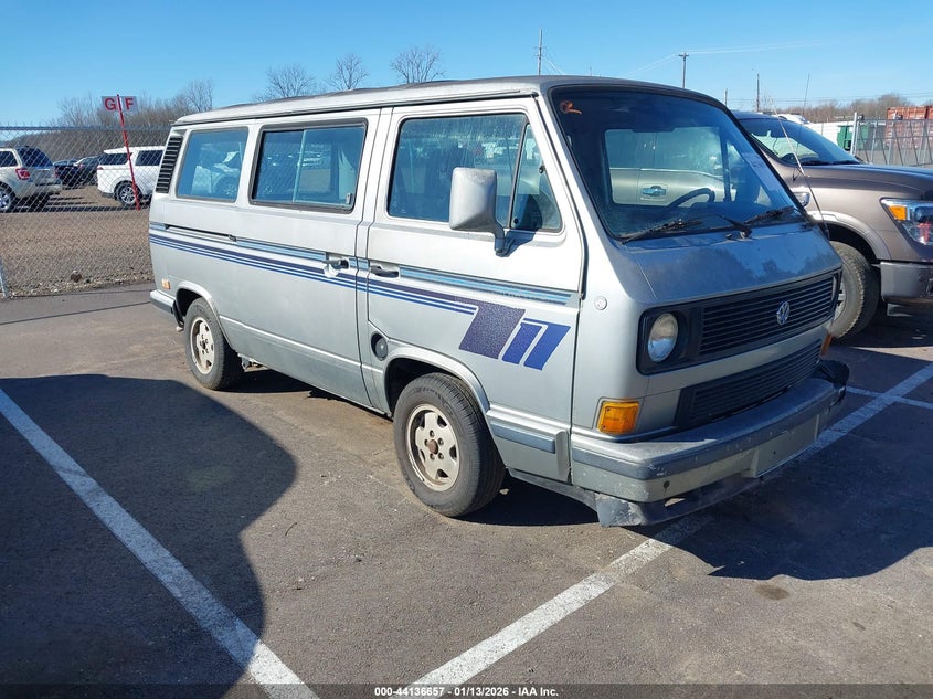 VOLKSWAGEN VANAGON 1987. Lot# 44136657. VIN WV2YB0251HH044674. Photo 1