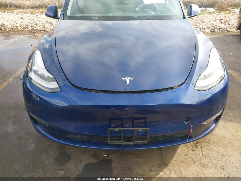 2021 Tesla Model Y Long Range Dual Motor All-Wheel Drive VIN: 5YJYGAEE0MF136712 Lot: 44136670