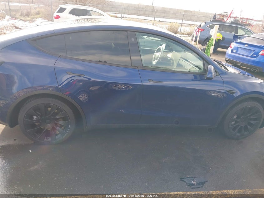 2021 Tesla Model Y Long Range Dual Motor All-Wheel Drive VIN: 5YJYGAEE0MF136712 Lot: 44136670