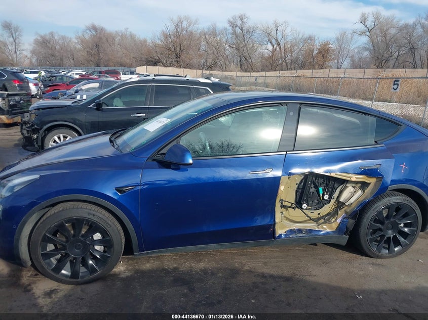 2021 Tesla Model Y Long Range Dual Motor All-Wheel Drive VIN: 5YJYGAEE0MF136712 Lot: 44136670