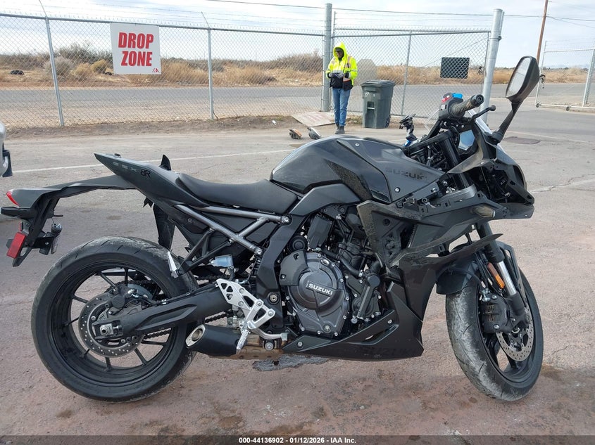 2025 Suzuki Gsx800 F VIN: JS1EM13B7S7101831 Lot: 44136902