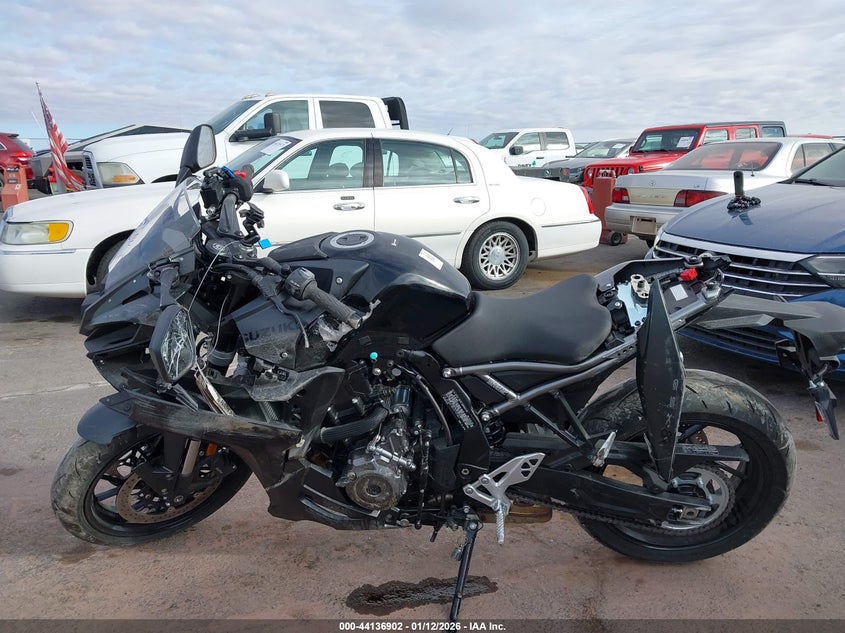 2025 Suzuki Gsx800 F VIN: JS1EM13B7S7101831 Lot: 44136902