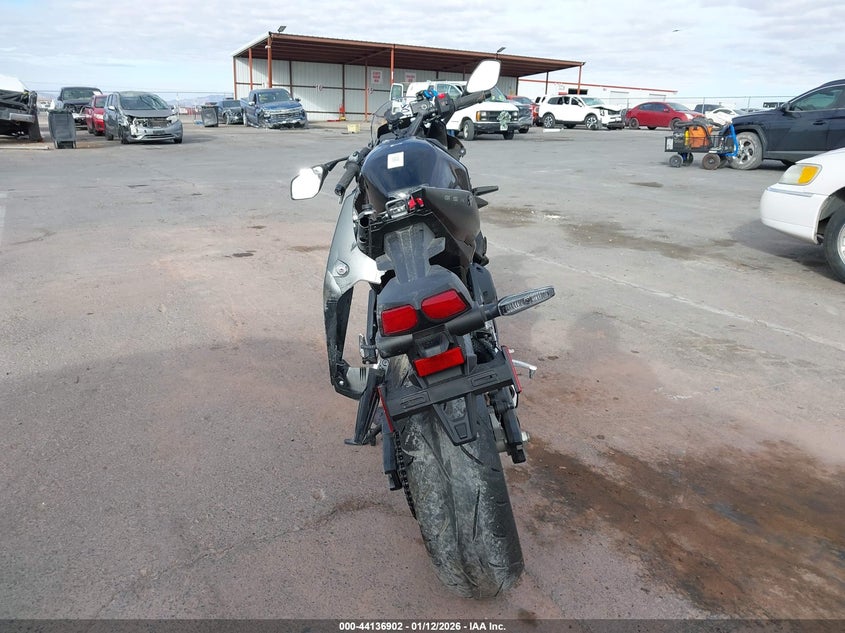 2025 Suzuki Gsx800 F VIN: JS1EM13B7S7101831 Lot: 44136902