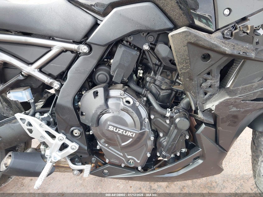 2025 Suzuki Gsx800 F VIN: JS1EM13B7S7101831 Lot: 44136902