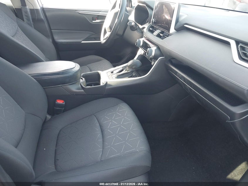VIN 2T3W1RFV5RW331633 2024 TOYOTA RAV4 XLE