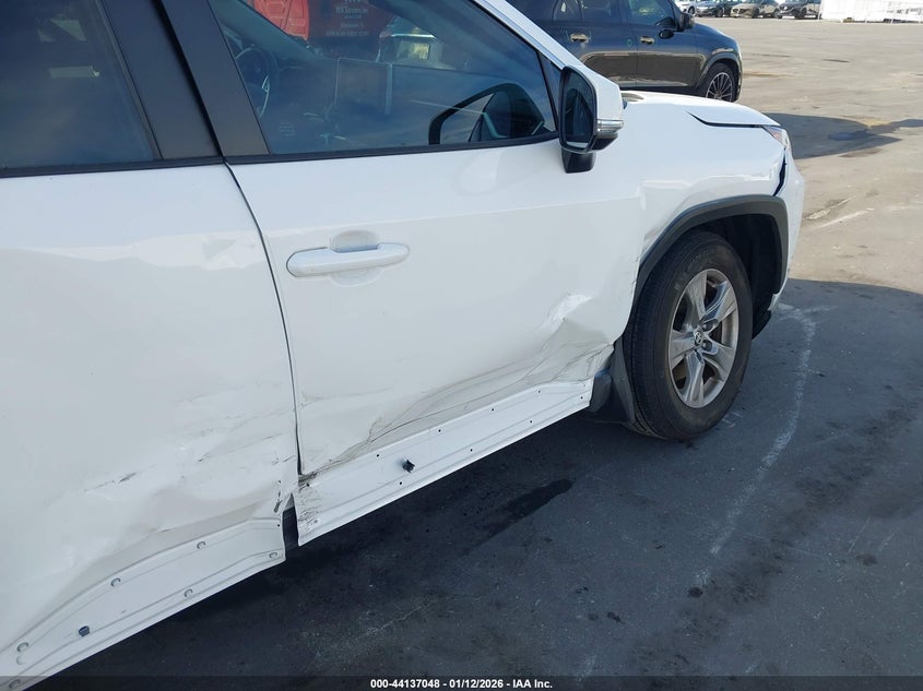 VIN 2T3W1RFV5RW331633 2024 TOYOTA RAV4 XLE