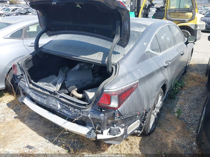 2019 LEXUS ES 350 — Photo 4