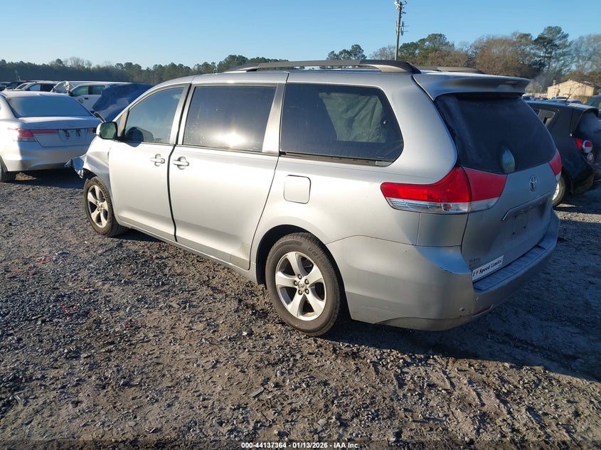 2014 Toyota Sienna Le V6 8 Passenger