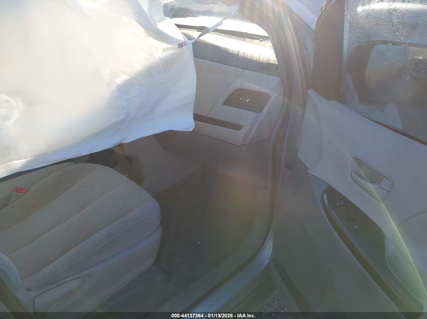 2014 Toyota Sienna Le V6 8 Passenger